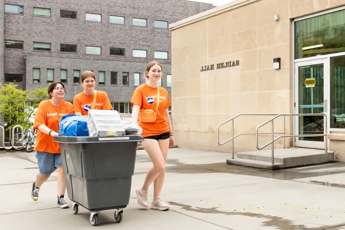 Good Squad students helping on move-in day.